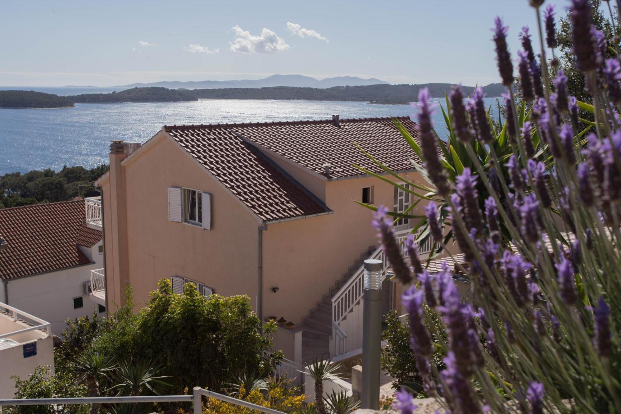 Apartments Anita Hvar Town Luaran gambar