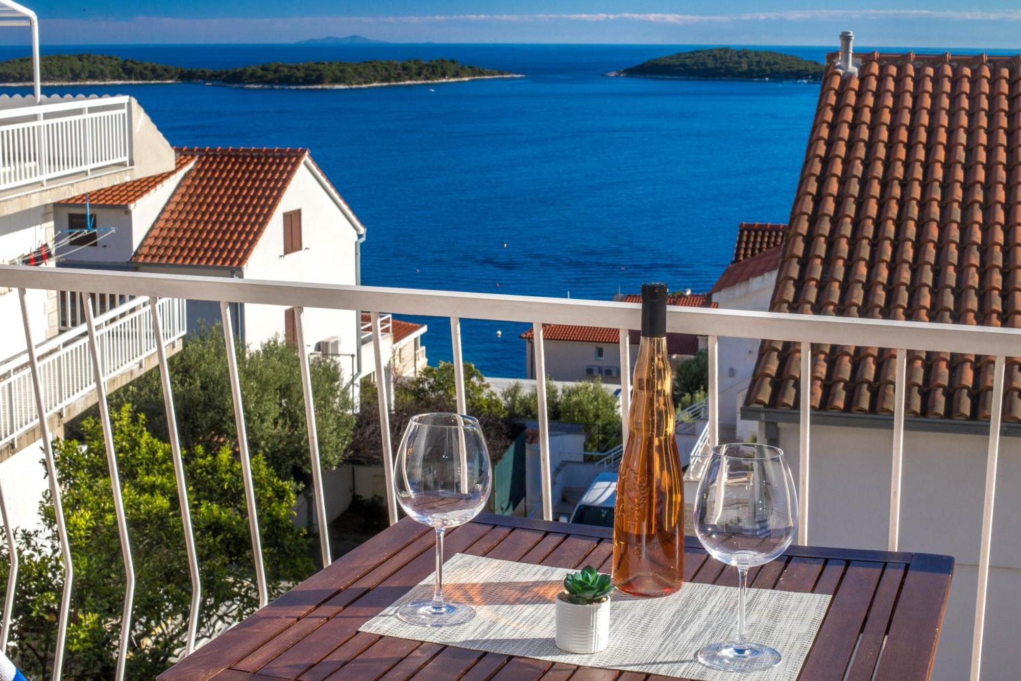 Apartments Anita Hvar Town Luaran gambar