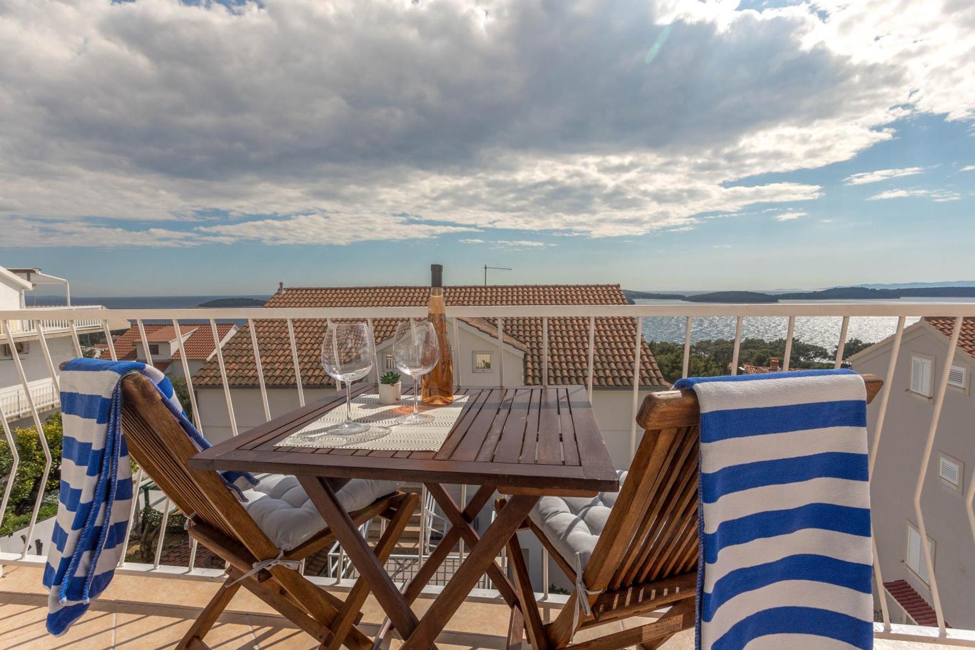 Apartments Anita Hvar Town Luaran gambar