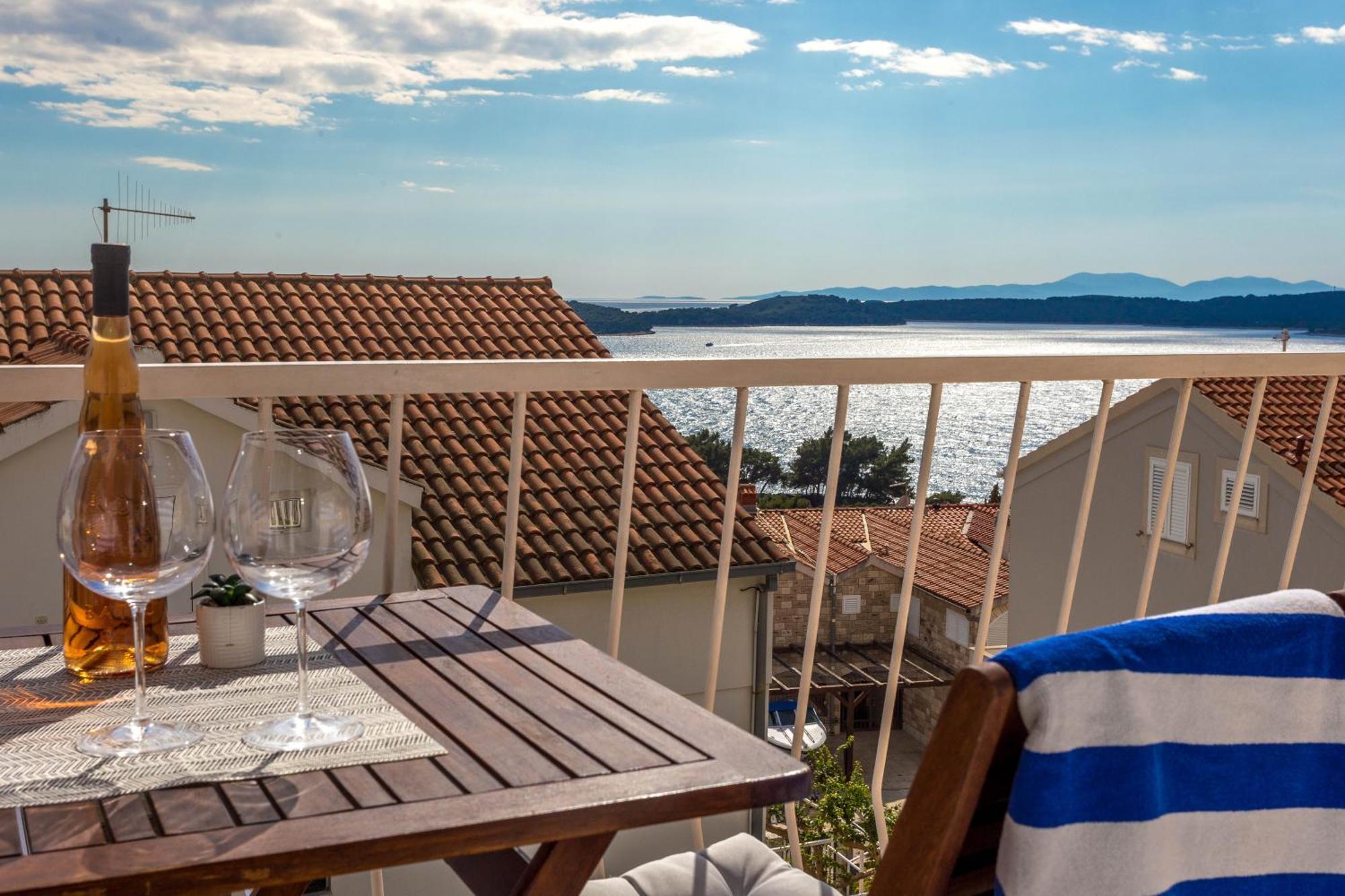 Apartments Anita Hvar Town Luaran gambar