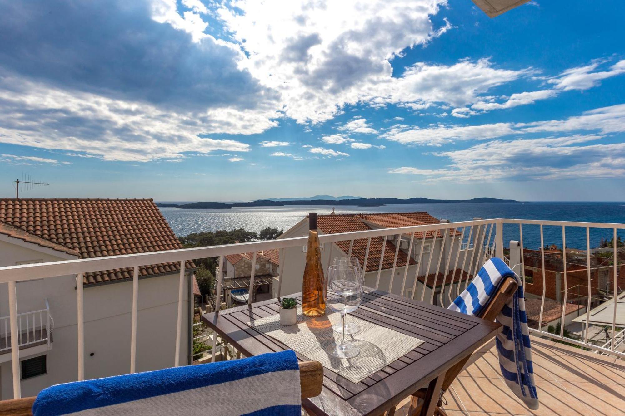 Apartments Anita Hvar Town Luaran gambar
