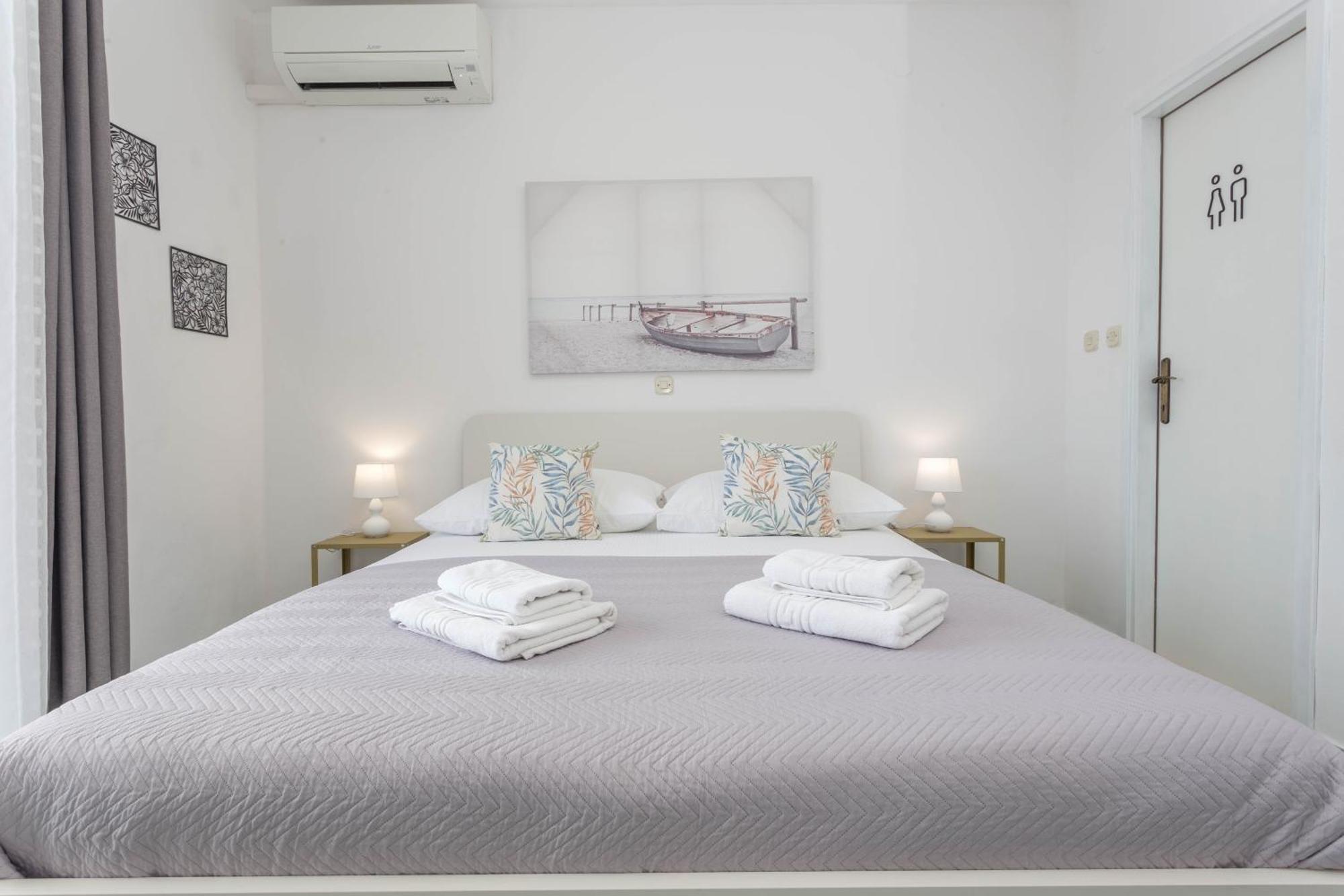 Apartments Anita Hvar Town Luaran gambar